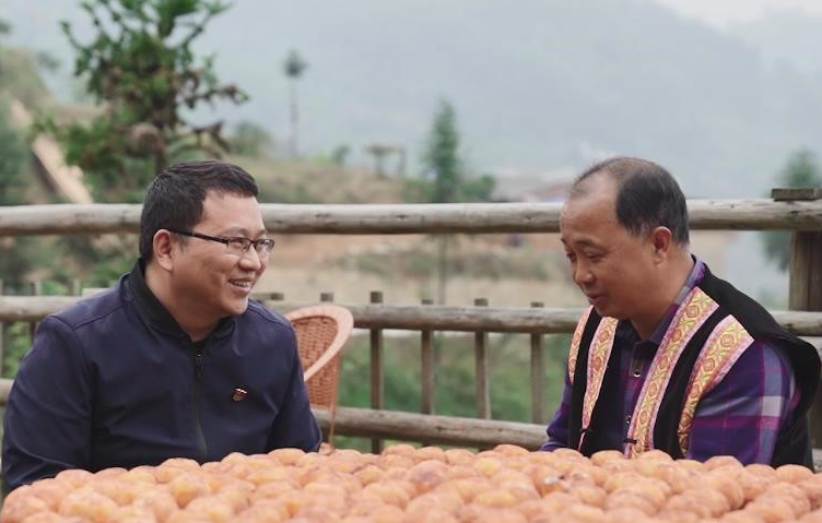 康添慧住进村民心里的驻村队长