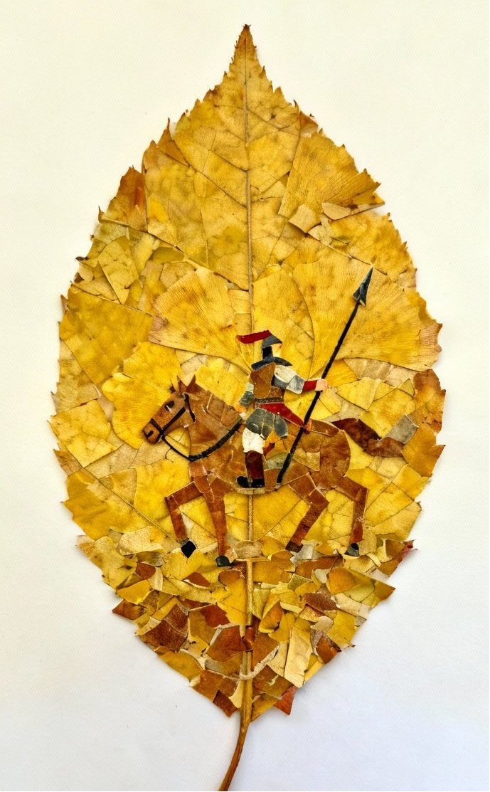 “你看这叶子的形状，像不像骑士的披风？”他指着一片宽大的银杏叶，眼睛亮得很。