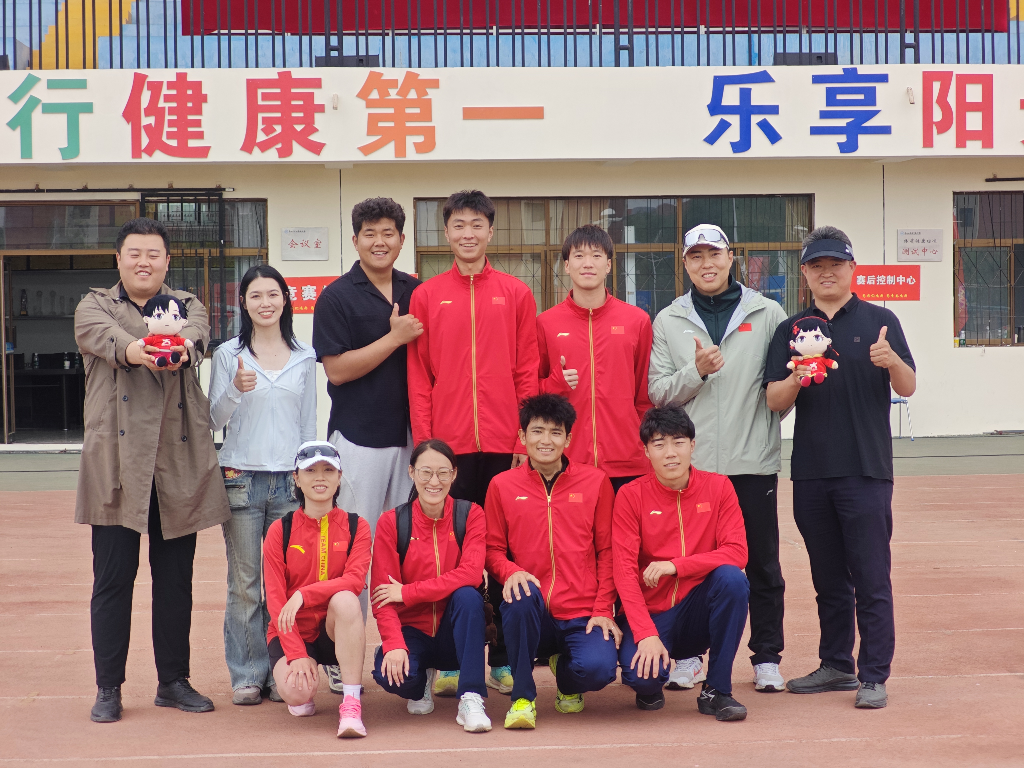 管理学院辅导员与运动员 作者：苏汇婷 兰州大学.jpg