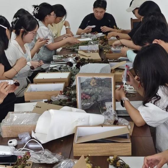 电气工程学院开展感恩母亲节干花手作活动2.jpg