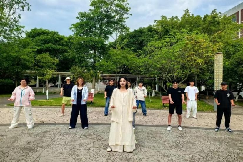 建筑工程学院开展太极养生心理实践活动2.jpg
