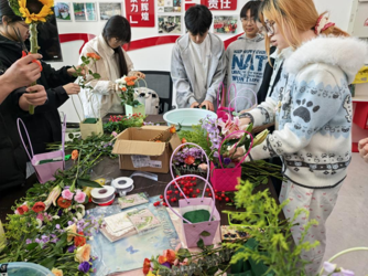 文化旅游学院开展创意花艺贴画活动2.png