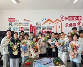 艺术设计学院组织风筝手绘2.jpg