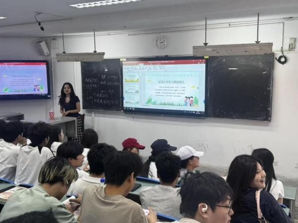 材料工程学院辅导员、心理委员召开心理健康教育主题班会2.jpg