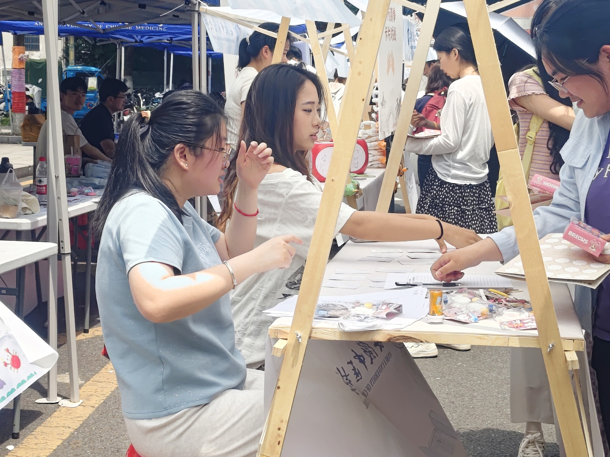 图为参与者等级个人信息并领取特色小礼品。