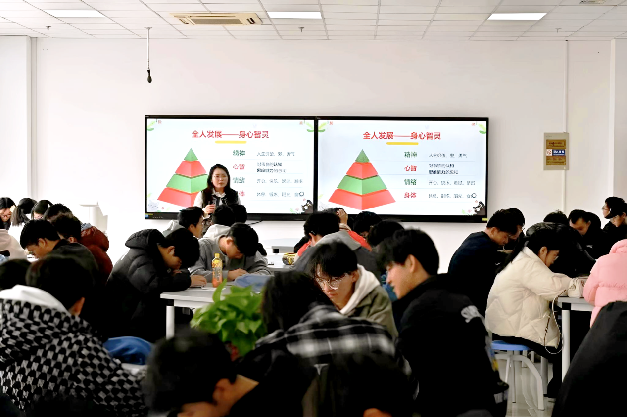 图片30 德育种下温暖种子 玛丽女王工程学院.png