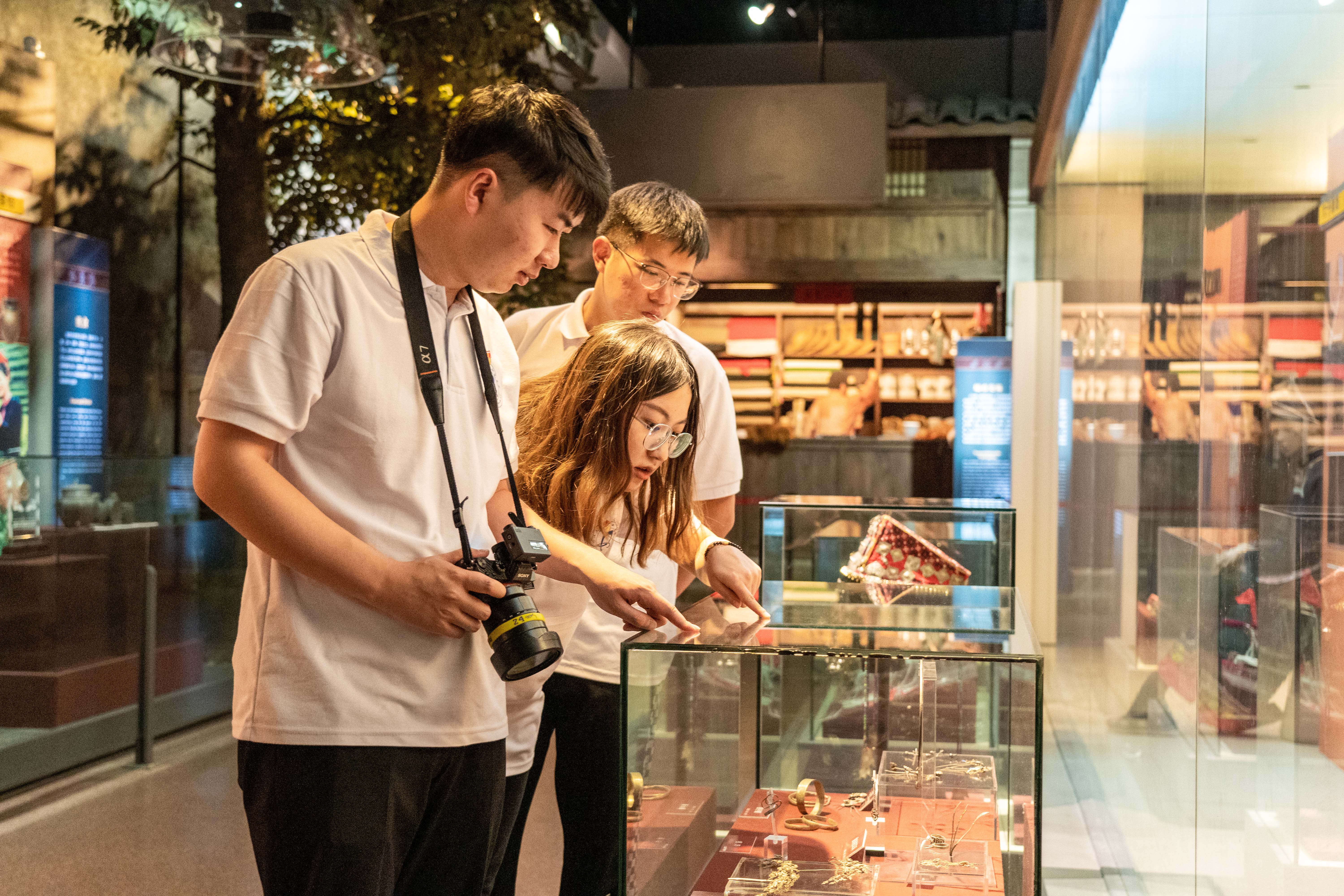 图为实践队参观位于浙江省丽水市景宁畲族自治县的中国畲族博物馆。