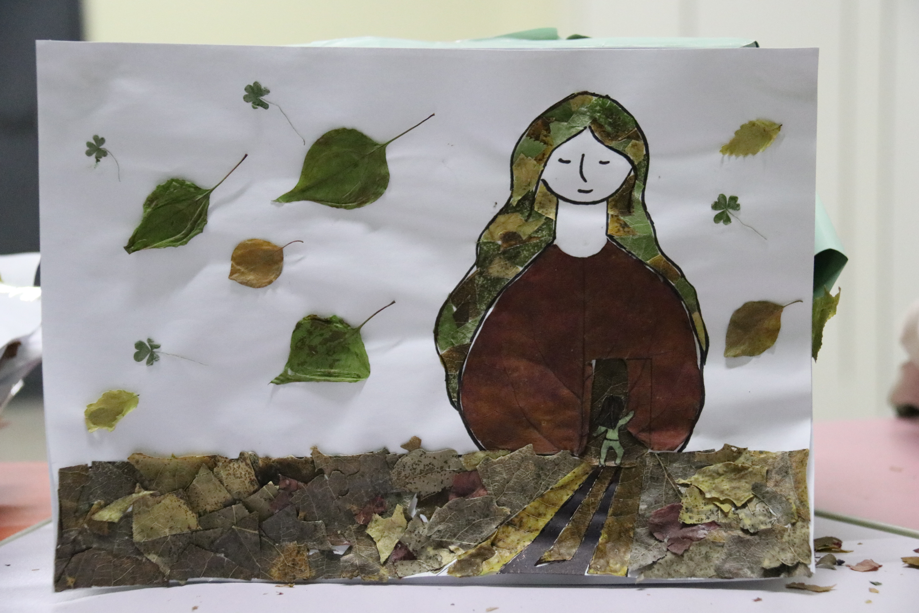 在繁忙的生活中慢下脚步，去感受大自然，感受秋天，会为我们平淡的生活添加一束绚丽的光。