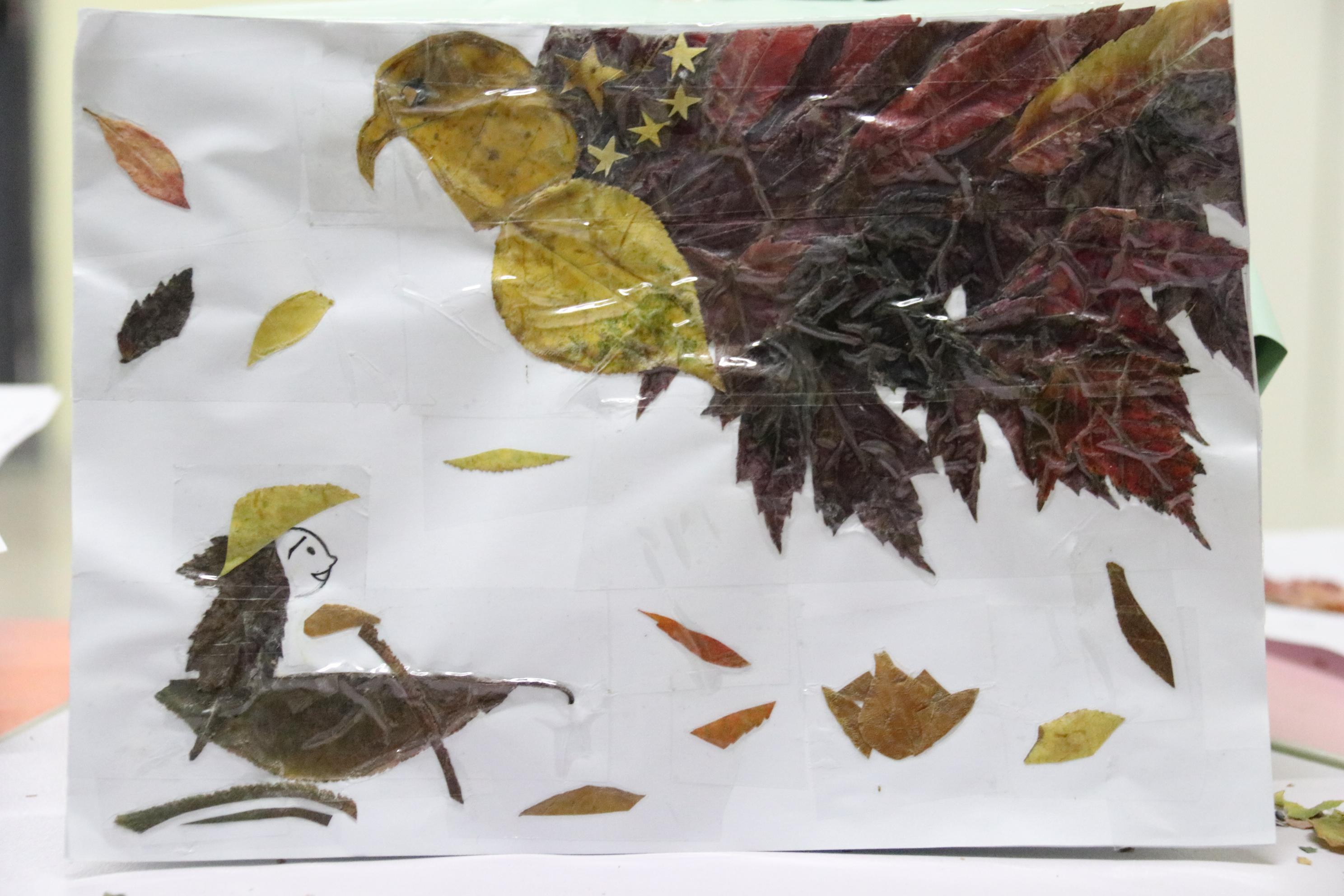 一人一舟，行于江中，浩浩荡荡，似无依无靠，但目中所及，心中所想，皆为炙热之党。