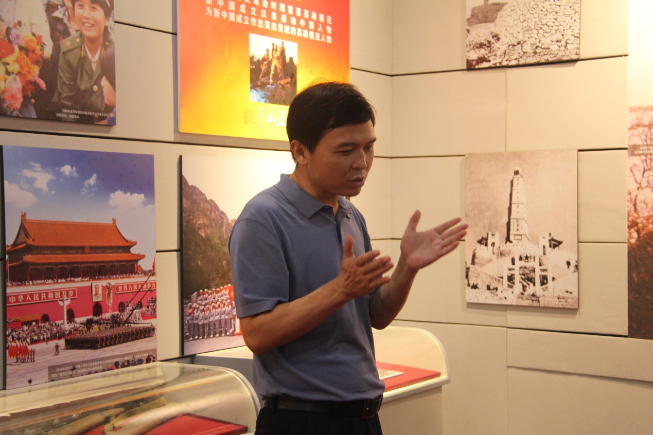 图为河北科技大学经管学院吴楠书记高度评价实践团 杨雅方摄