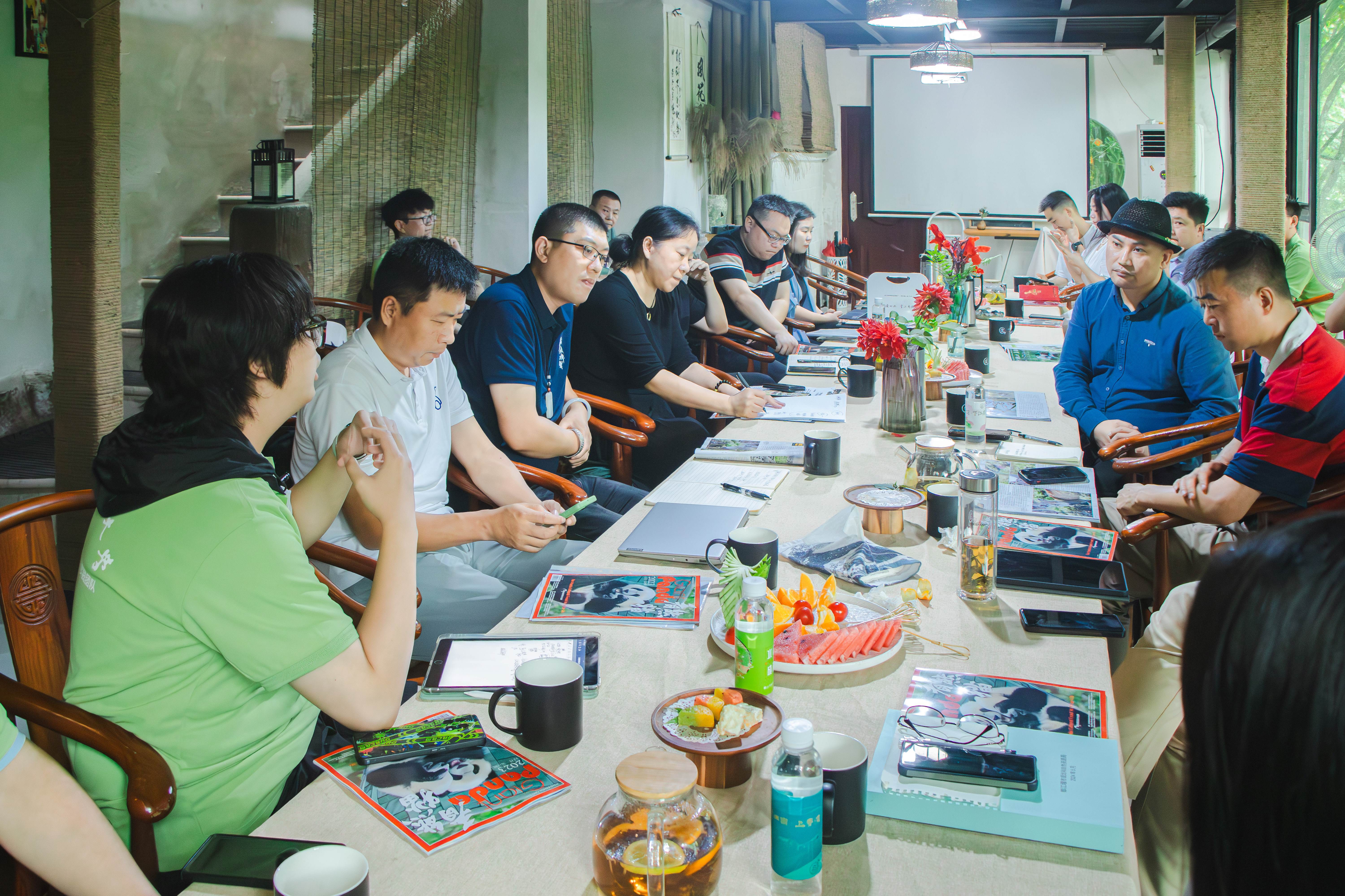 实践队师生在“熊猫宿集”座谈会上发言