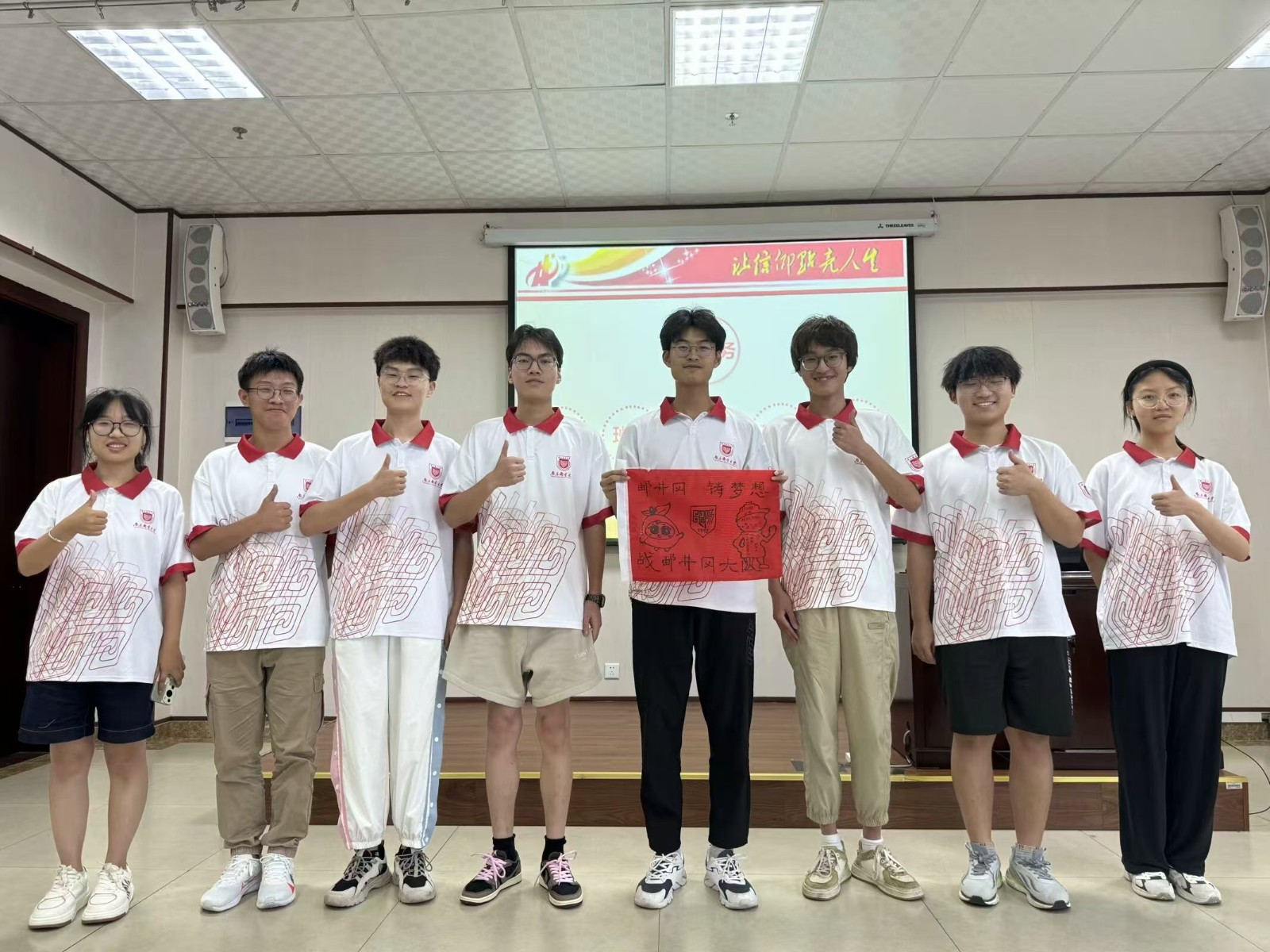 2“三湾改编”学习合影.jpg
