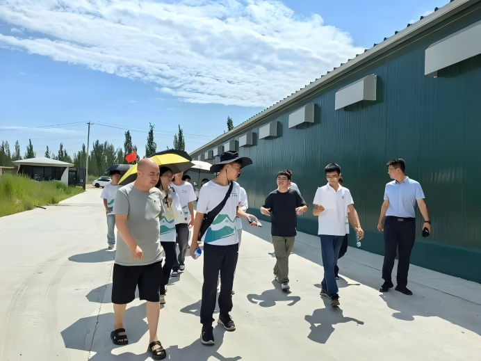 实践队员参观乐创牧业.png