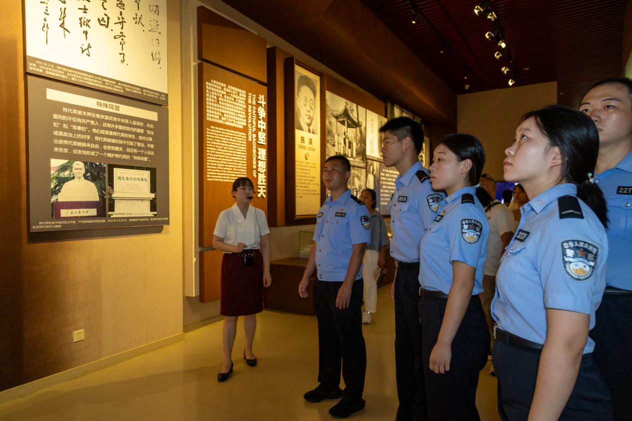 实践团队参观南京市雨花台烈士纪念馆