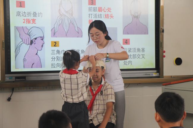 圖為學生動手實踐。.jpg