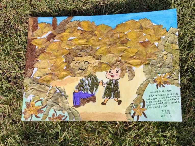 “秋日里温暖的陪伴”——晚辈轻捶，是秋叶画卷中最温情的笔触