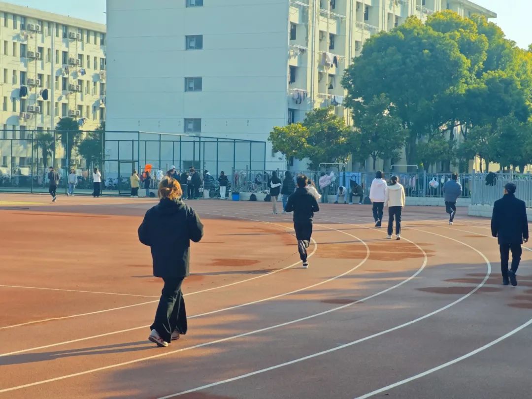 吴洪宇-操场-2.jpg