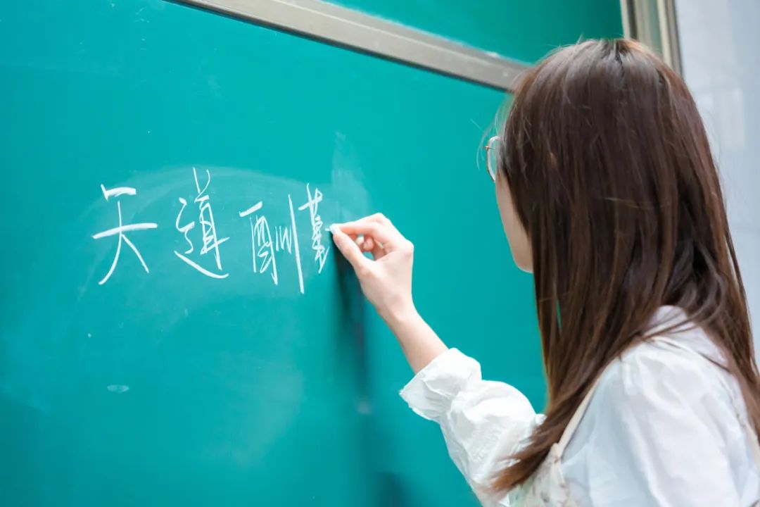 教室学习模特-陆桐溪-25.3 (7).jpg
