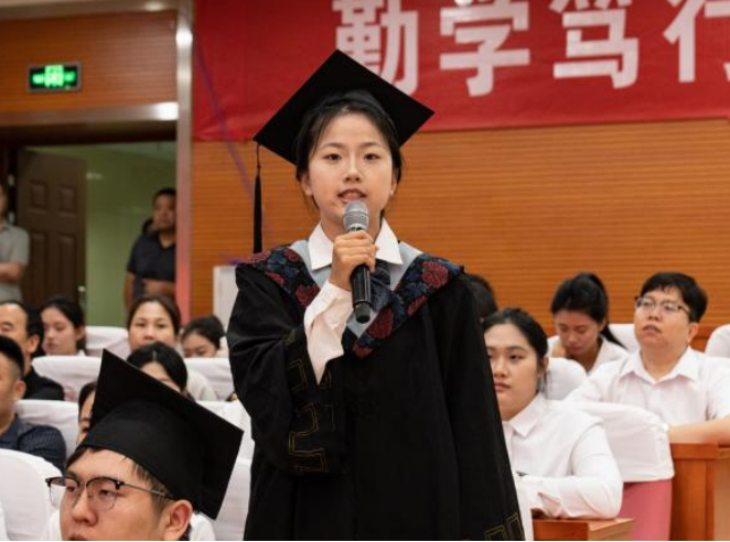 志愿者发言.png