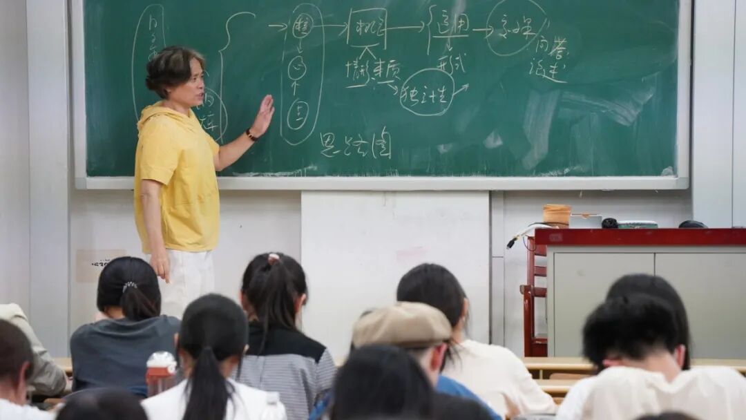 关工委刘桂良老师给学生学习专业思维与职业规划辅导3.jpg