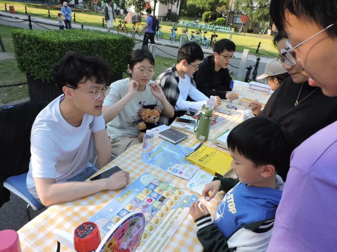 畅游群"星"丨国豪书院毕业趣味集市圆满落幕 - 同济大学 - 中国大学生