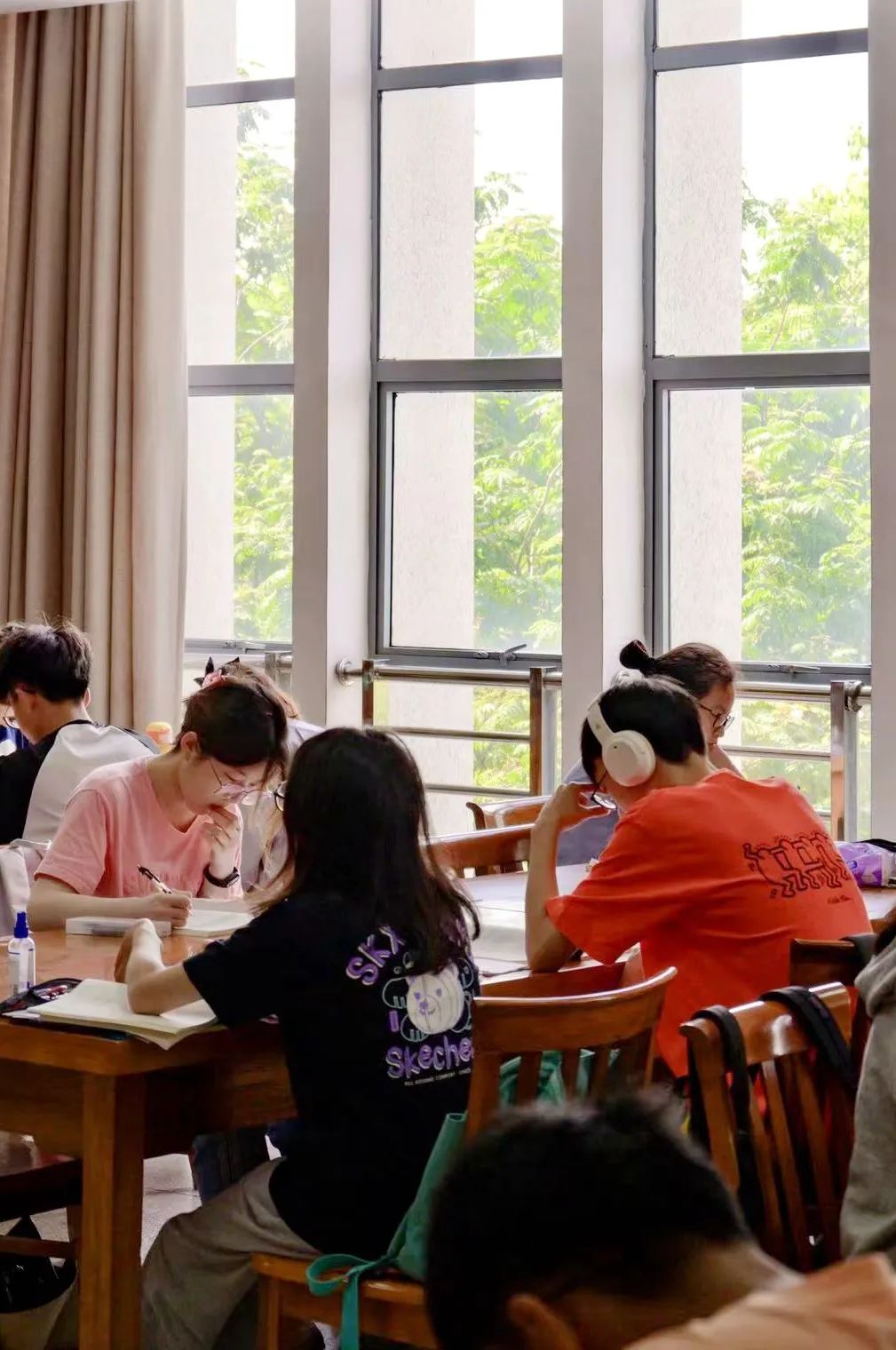 华中农业大学狮山天地阔读书滋味长