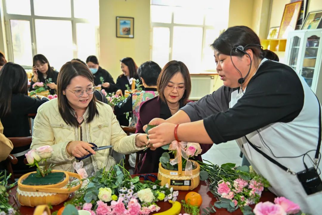 吉林建筑科技学院举办魅力女性花样人生庆祝三八妇女节插花沙龙活动