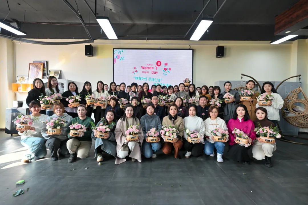 吉林建筑科技学院举办魅力女性花样人生庆祝三八妇女节插花沙龙活动