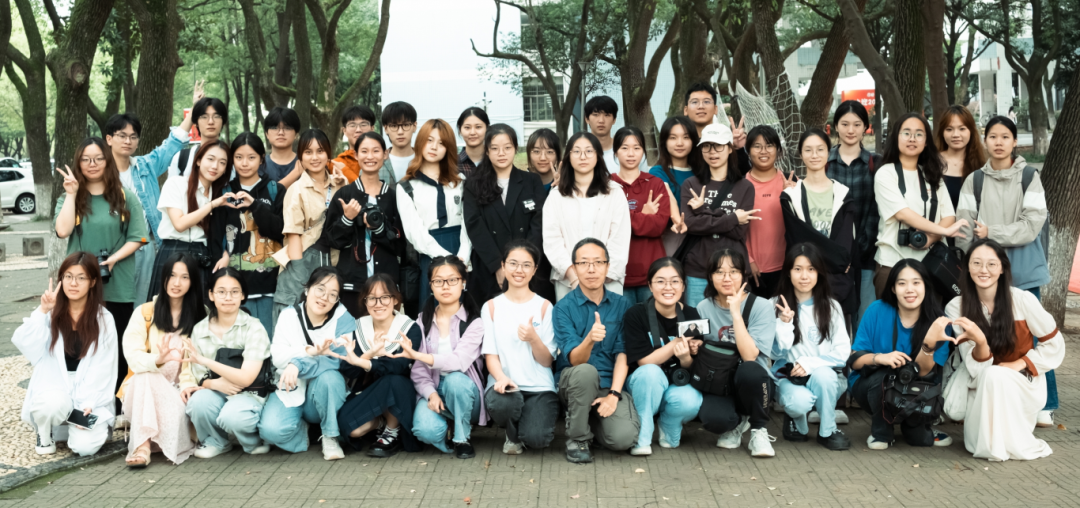 15文新学院新卓2201班.png
