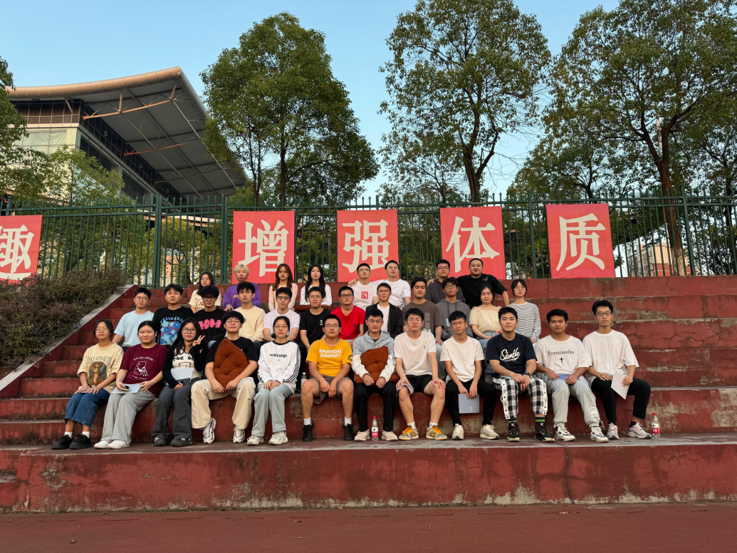 12物电学院电信2102班.png
