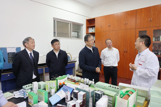 江西省副省长孙洪山来江西农业大学调研