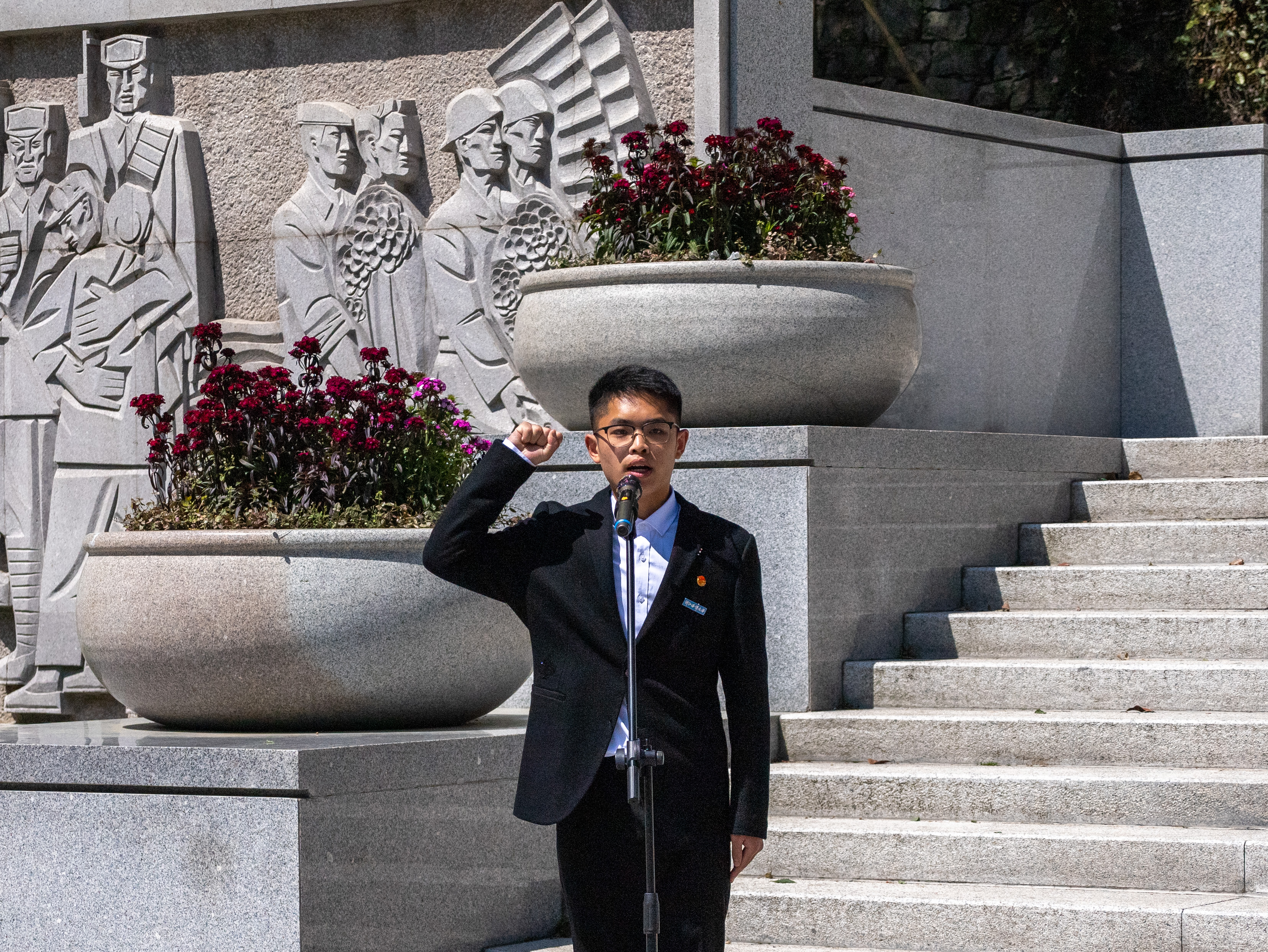 20230402“缅怀英烈魂，砥砺奋进路”清明祭扫活动 朱艺力-23.jpg