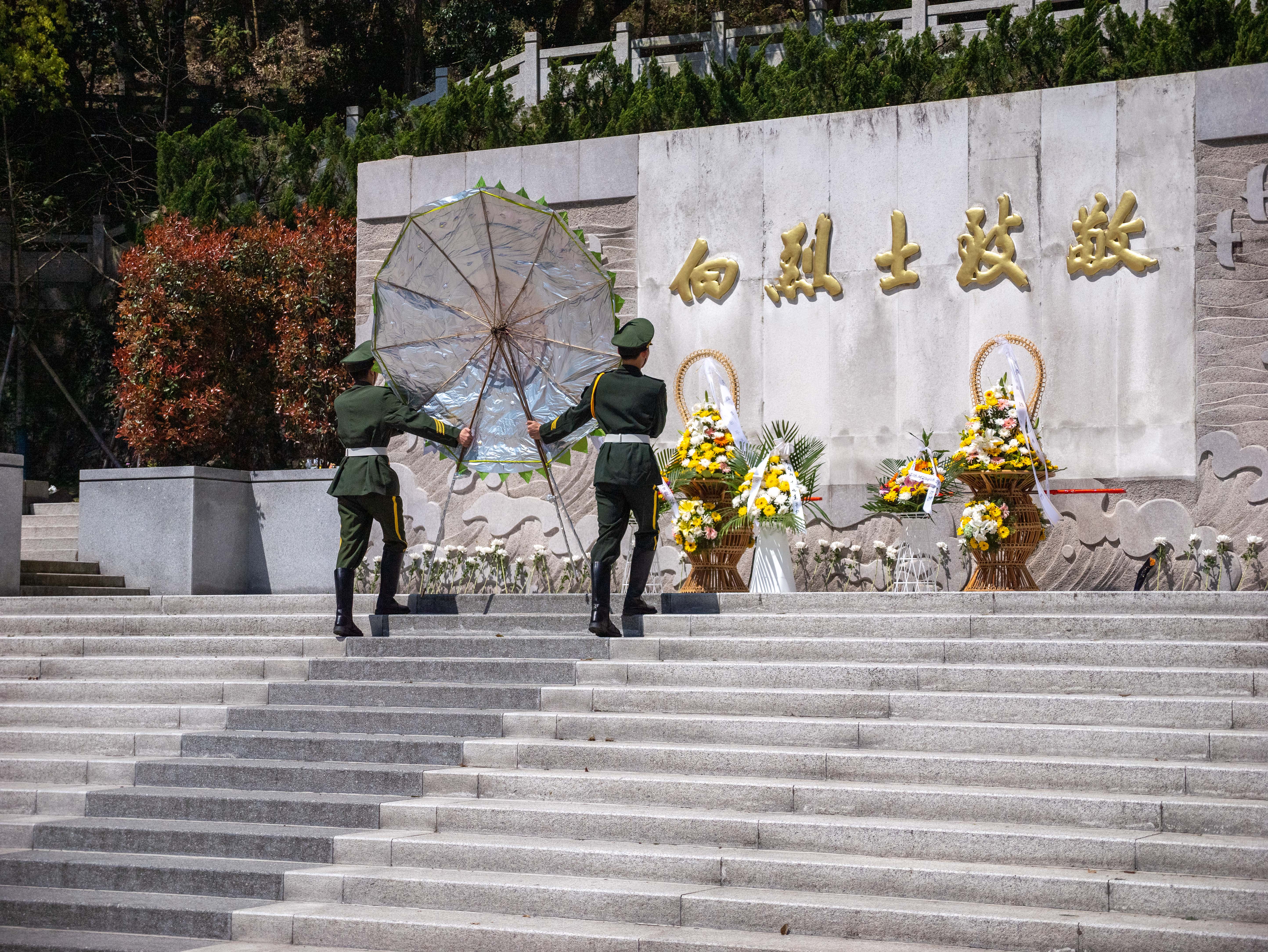 20230402“缅怀英烈魂，砥砺奋进路”清明祭扫活动 朱艺力-7.jpg