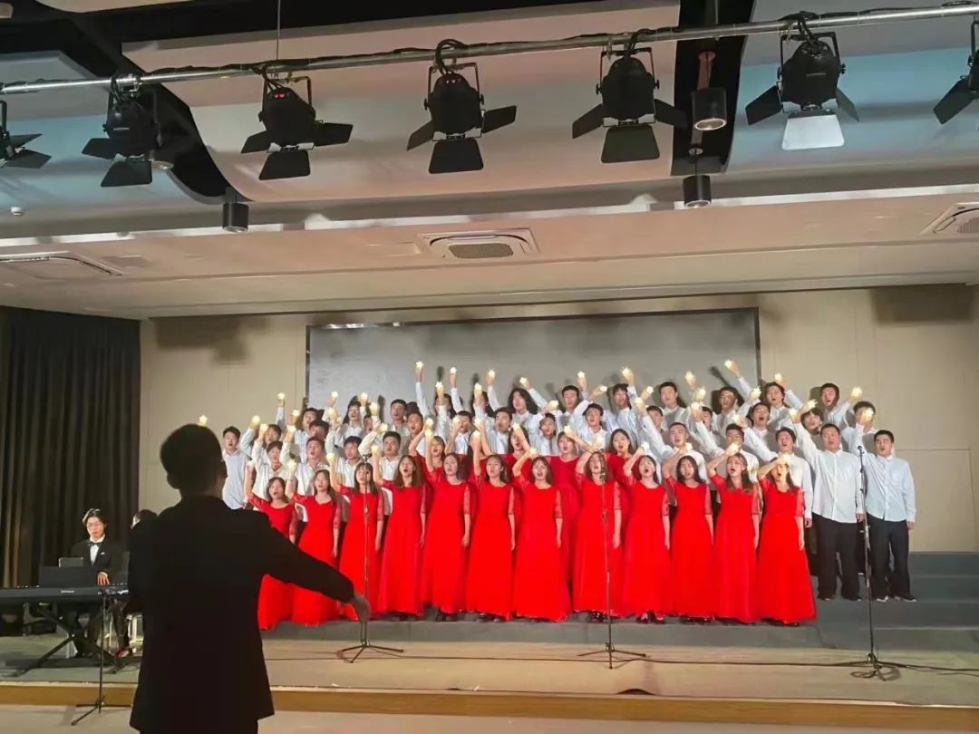 校歌》和《光荣啊,中国共青团》等传达出了莘莘学子对矿大的深厚情感