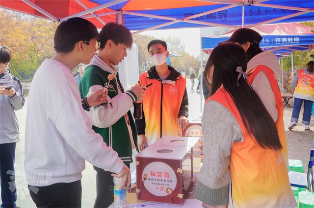 美丽中国 青春行动 信院学子携手并肩做节约粮食践行者