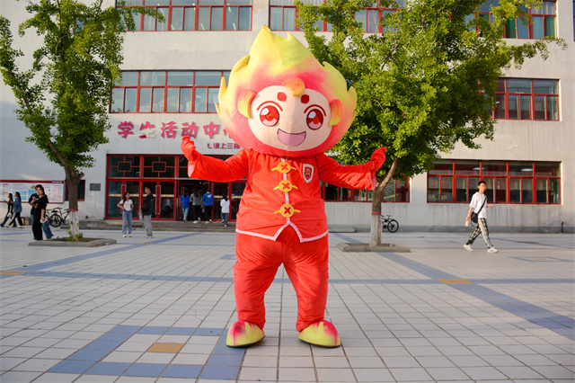 疯狂营销节 48个摊位 销售额突破14000元——第八届“专注商道 共谋经营”校园营销节