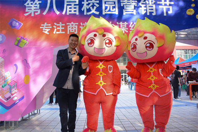 疯狂营销节 48个摊位 销售额突破14000元——第八届“专注商道 共谋经营”校园营销节