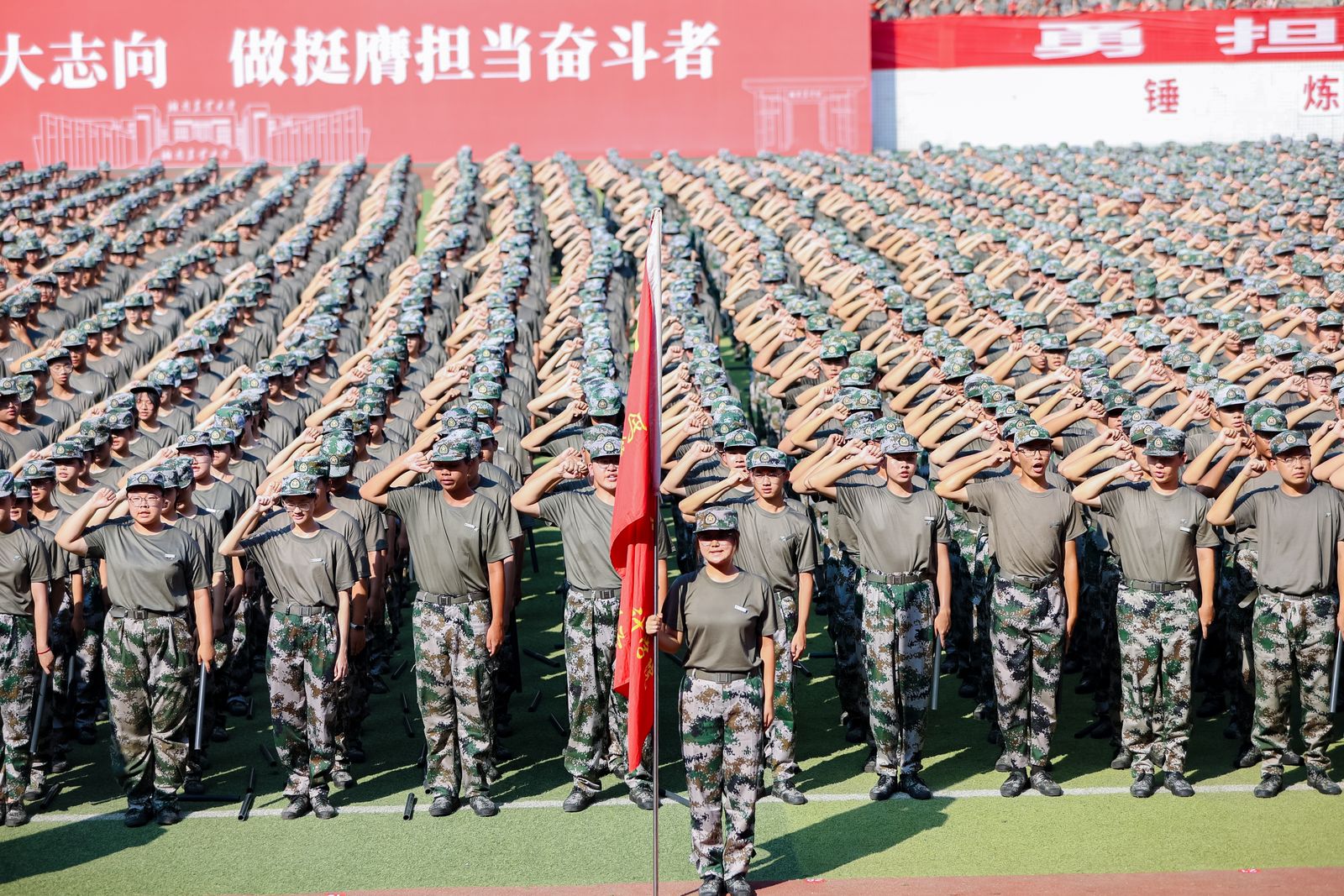 TRX9827.JPG~tplv-9lv23dm2t1-resize-animforce-v1_1600_3000_gif.jpg