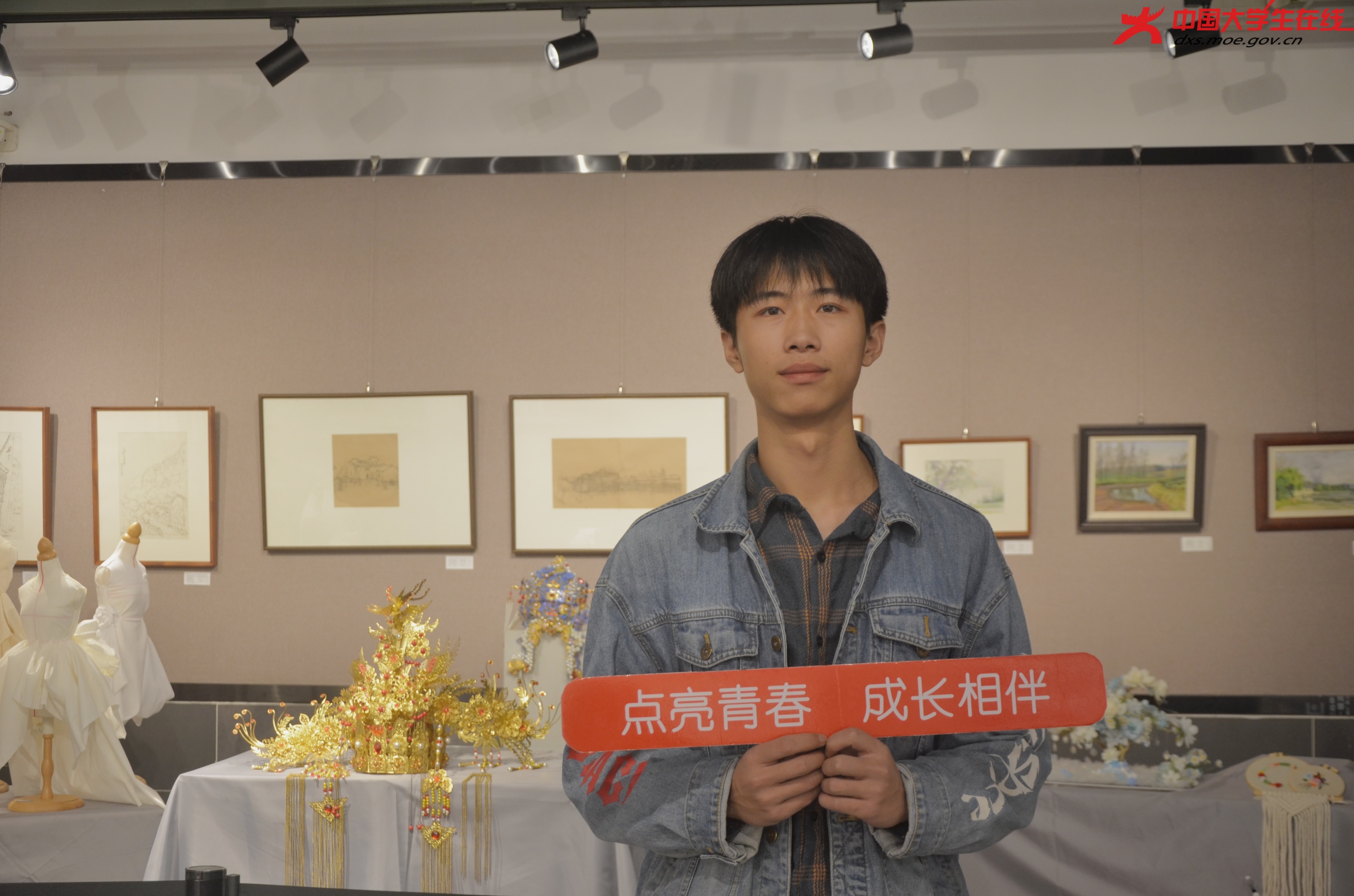 湖南大众传媒职业技术学院特别举办了盛大的2023年迎新作品展