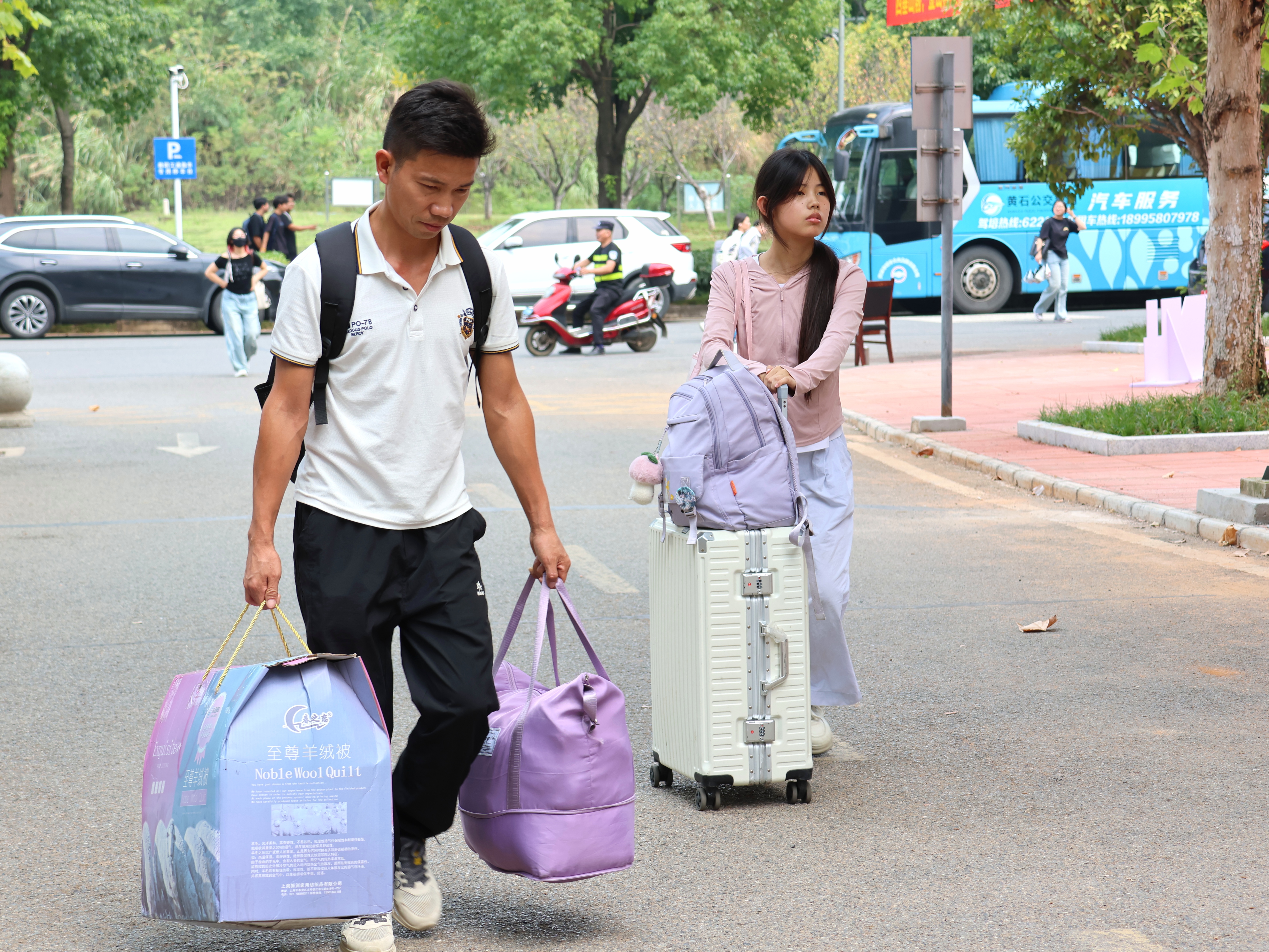 摄影 大学生记者团