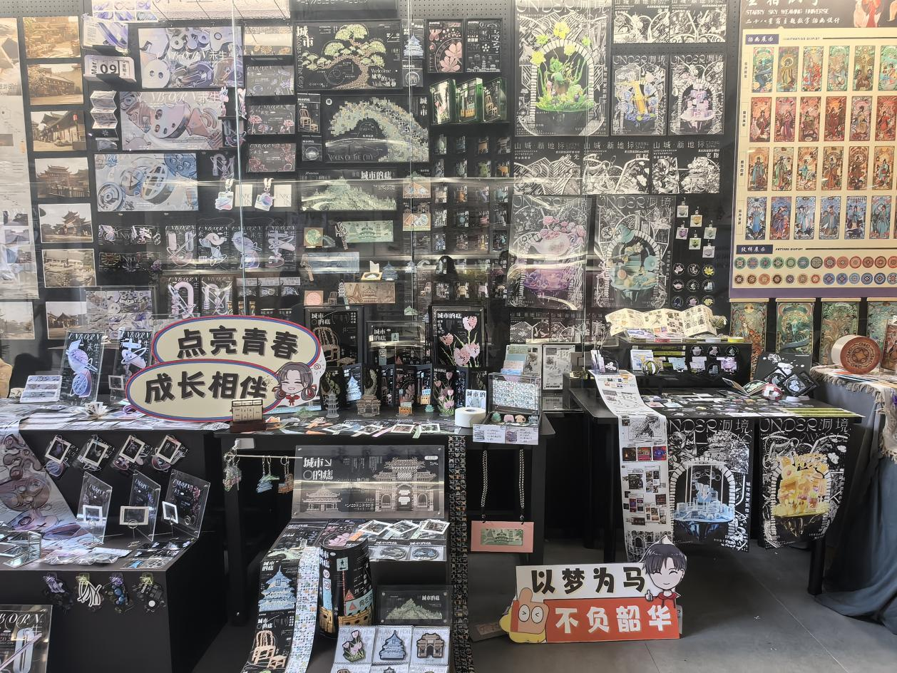 信息不僅可以通過文字來獲得，也就是小中兄妹深刻感受到畢業生所設計的信息可視化畢業作品。