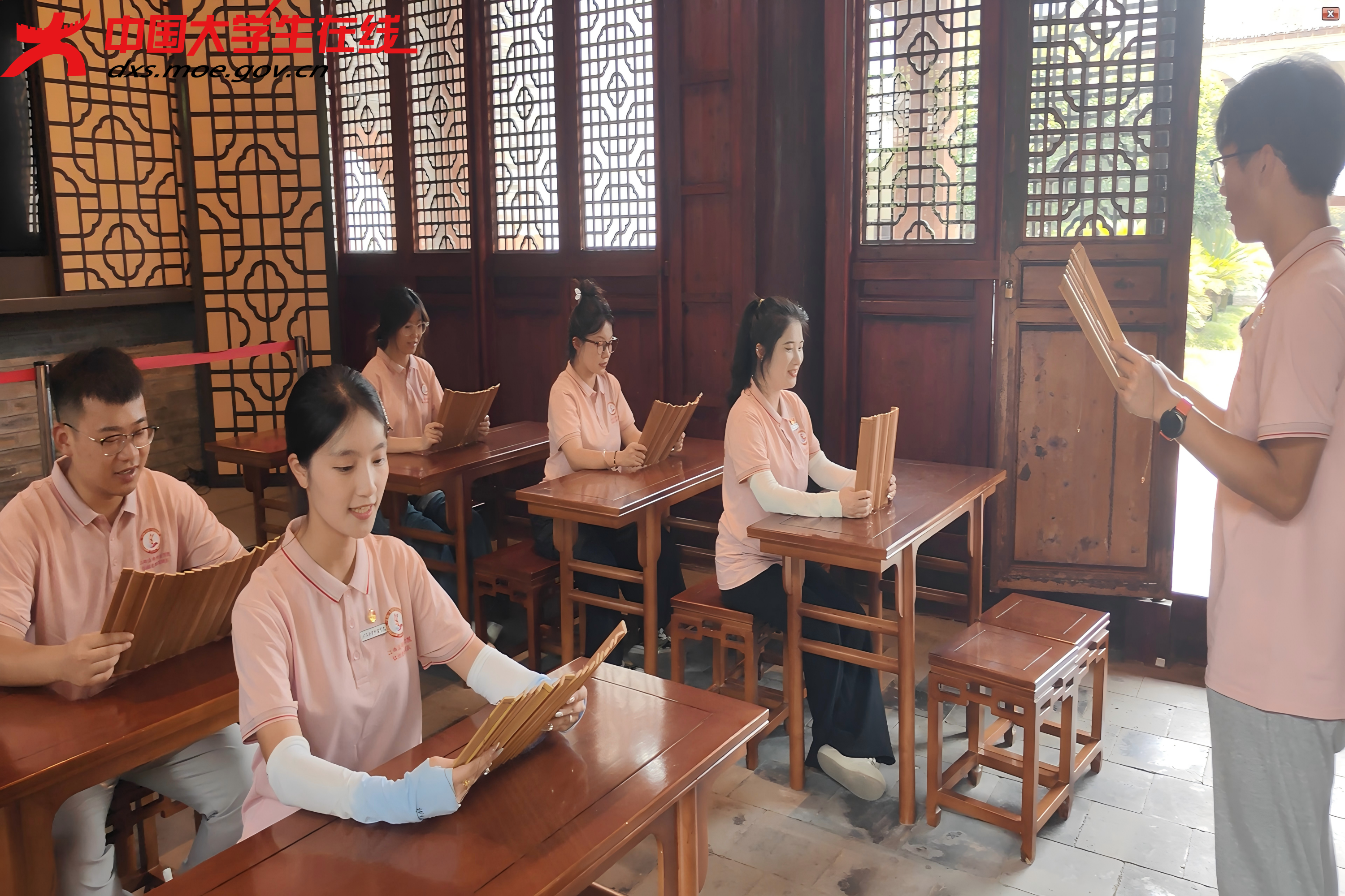 诵读书籍（照片5）.png