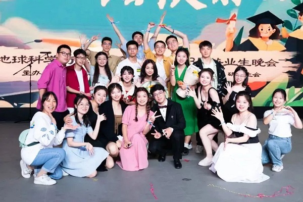 中南大学李孟垚:为者常成,行者常至10.jpg 中南大学李孟垚:为者常成,行者常至10.jpg