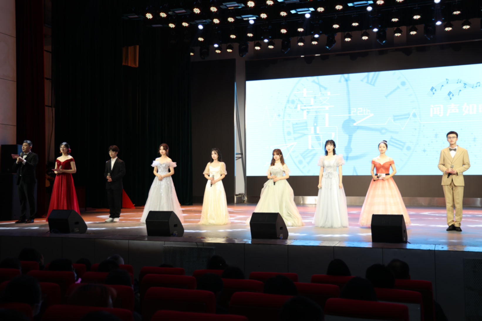 中文配音《新白娘子传奇》原音重现
中南财经政法大学彭佳摄
