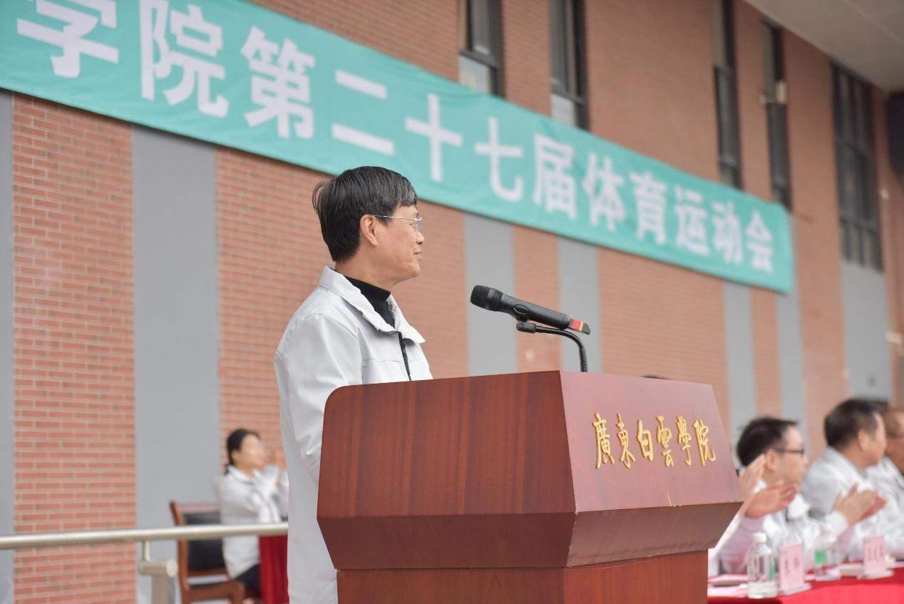 校长.jpg 校长.jpg