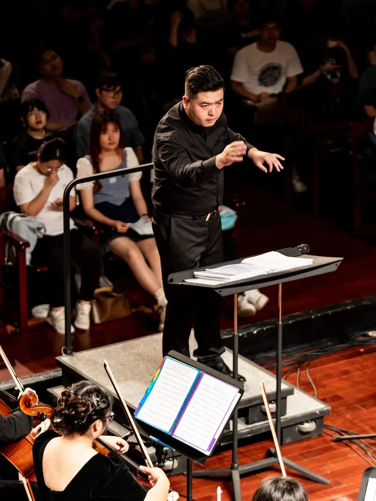 影视作品配乐《海霞》组曲、《歌剧魅影》组曲、音乐剧《音乐之声》交响组曲等演奏曲目乐声悠扬；原创作品《乐游中华》，《降E大调第二单簧管协奏曲》《春天的芭蕾》《金银舞圆舞曲》《丹松舞曲》等演奏曲目精彩纷呈