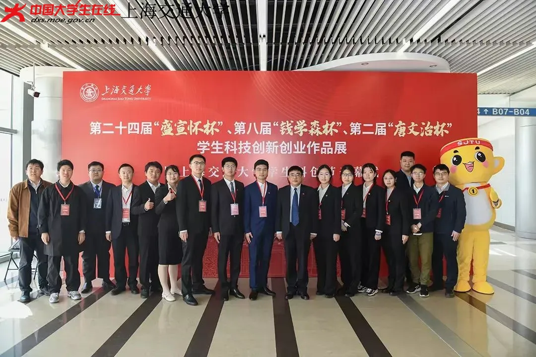刘彦希参与学生科创活动.jpg 刘彦希参与学生科创活动.jpg