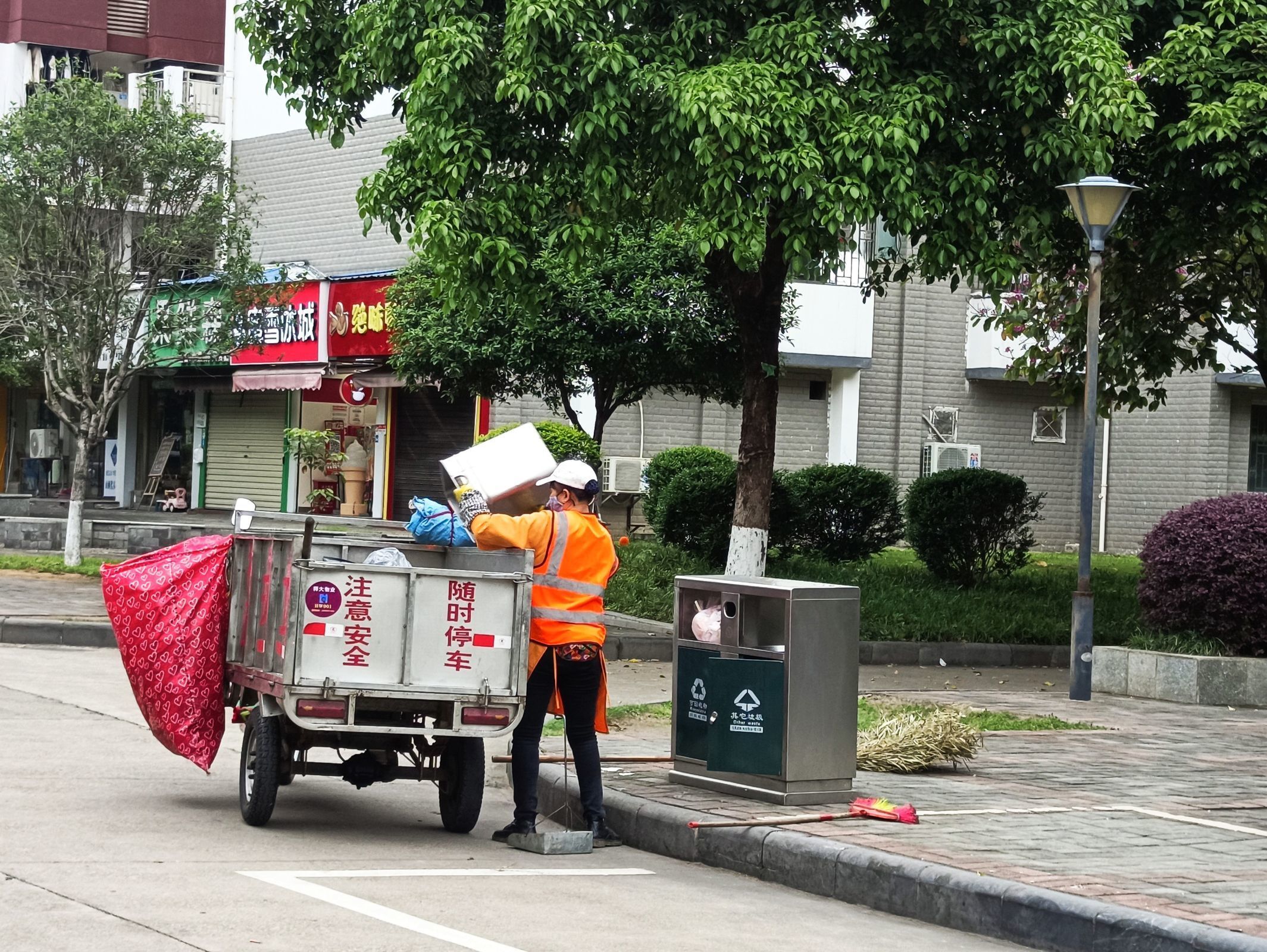 黄秋容2.jpg 黄秋容2.jpg