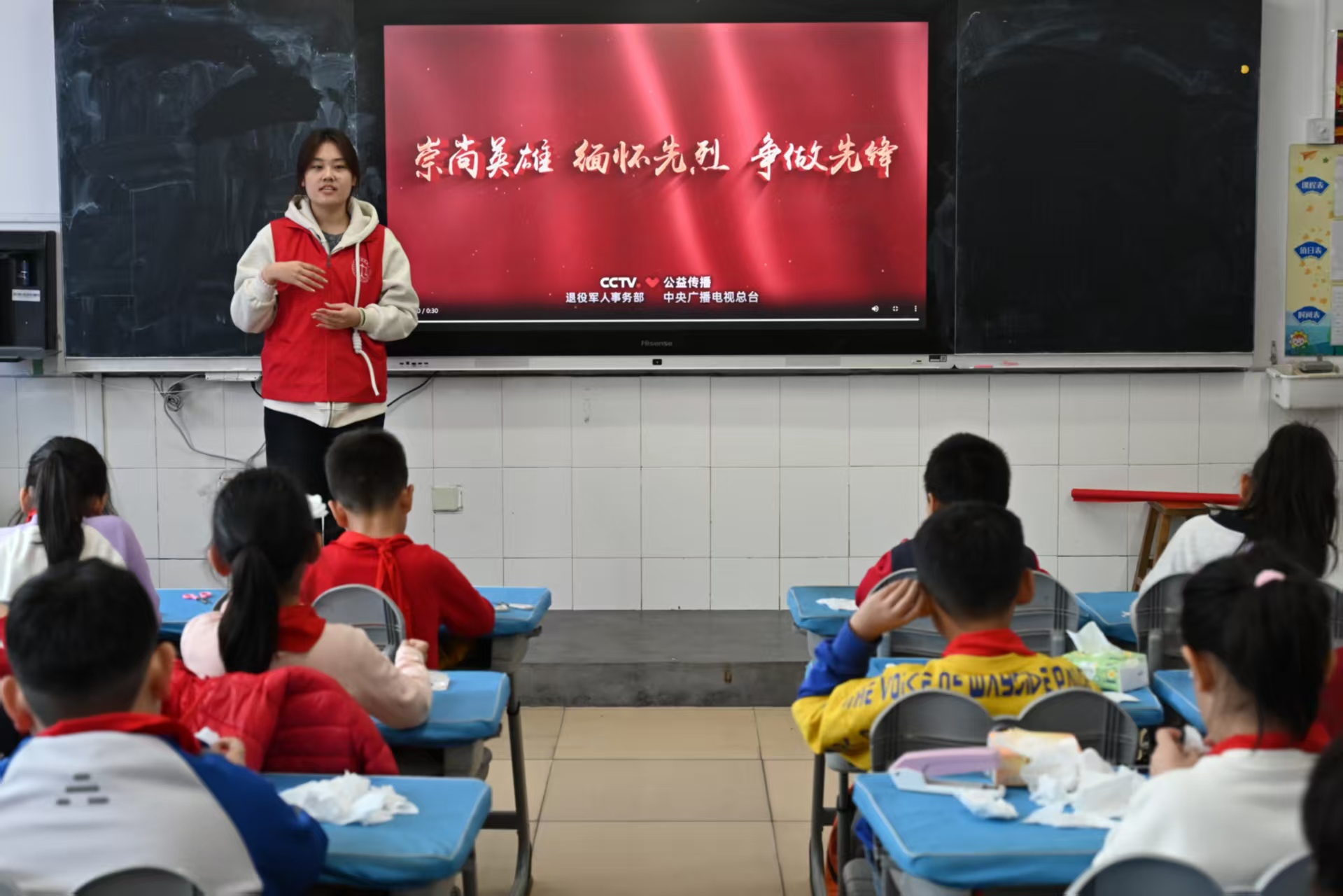 苏仕敏主持活动    于得霖摄.jpg