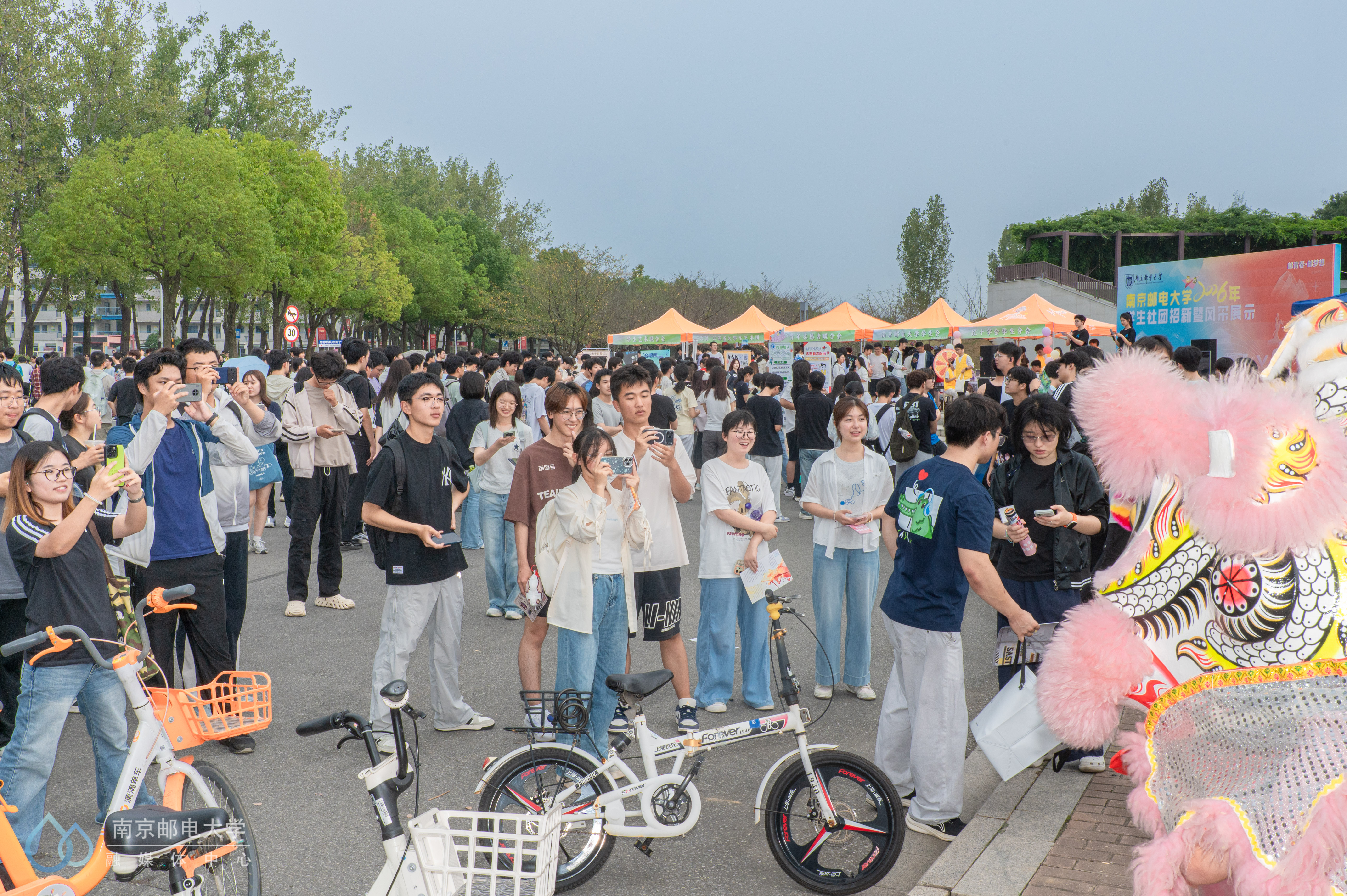 南邮一年一度“百团招新”暨风采展示活动（摄影：金典）